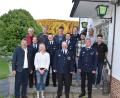 Bild: Stadt Schönsee/exb
Rosi Paa ist neue Vorsitzende der Dietersdorfer Feuerwehr. Im Bild vorne von links Bürgermeister Reinhard Kreuzer, Rosi Paa, Georg Bayer, Christian Weinfurtner; mittlere Reihe von links Alexander Vogl, Florian Gradl, Florian Ring, Armin Ebnet und Wolfgang Klein, hintere Reihe von links Andreas Kulzer, Robert Ebnet, Stefan Wild, Sandro Schwarz und Karl Schwarz.