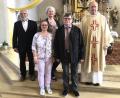 Bild: wro
Dank sagte Pfarrer Markus Nees (rechts) Andrea Gebhard (Dritte von links) und Ewald Oppl (Vierter von links). Dem schlossen sich Pfarrgemeinderatssprecher Josef Stock und Bernadette Oppl (von links) an.