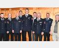 Bild: sche
Die FF Freudenberg-Wutschdorf hat gewählt (von links) Alexander Zeitler, KBI a.D, Hubert Blödt, Roland Wiesneth, KBI Armin Daubenmerkl, Peter Meßmann, Bürgermeister Alwin Märkl, KBR Fredi Weiß, Vorsitzender Daniel Gietl, Altbürgermeister Norbert Probst
