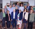 Bild: nib
Neuer Obermeister der Metallinnung ist Franz Schlegl (vorne, Dritter von links), sein Stellvertreter Eduard Feuerer (hinten, Dritter von links). Das Bild zeigt die Vorsitzende n mit dem weiteren Vorstand und den geehrten Mitgliedern.