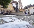 Bild: Stephan Huber
Aus dem Hochzeitsbrunnen am Amberger Marktplatz quollen am Mittwochvormittag Schaumwolken.
