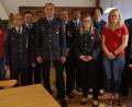 Bild: Christiane Ring/exb
Zweiter Bürgermeister Christian Ring (rechts) gratulierte dem neuen Vorstand der Feuerwehr Weiding.