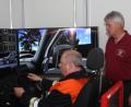 Bild: wro
Erfahrene Feuerwehrmänner am Fahrsimulator: Am Steuer sitzt Kreisbrandrat Andreas Wührl. Die Computer-Fahrt betreut Kreisbrandinspektor Lorenz Müller (rechts).