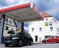 Bild: jut
Am Mittwochvormittag ist an der Tankstelle in Ensdorf (Landkreis Amberg-Sulzbach) ständig was los. Wegen des Tankrabatts kommen die Leute allerdings nicht extra. "Ich tanke, weil der Tank leer ist", sagen sie alle.