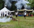 Bild: bey
Endlich wieder mal ein richtiges Feuer entzünden und wie im Mittelalter leben. Das ist der Wunsch des Burgfähnleins Parkstein für die Zukunft. Bei einem Zusammentreffen mit den bisherigen Landsknechten und Marketenderinnen soll die Bereitschaft zum weiteren Mitmachen erfragt werden. Vor allem hofft das Burgfähnlein aber auf neue Aktive.