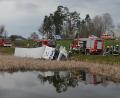 Archivbild: dob
Großeinsatz der Rettungskräfte am 10. April 2021 auf der A6 bei Waidhaus: Kurz vor der Grenze war ein Sattelzug aus ungeklärten Gründen von der Autobahn abgekommen und in einem Wasserreservoir gelandet. Der Fahrer wurde schwerstverletzt.