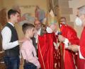 Bild: ads
Abt Hermann Kugler aus Windberg spendete knapp 50 jungen Christen das Sakrament der Firmung in der Pfarrkirche Hl. Dreifaltigkeit.