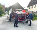 Bild: fjo
Bürgermeiser Markus Bauriedl nimmt mit Kommandant Josef Spitzner an der Abnahme des neuen Reichenauer Feuerwehr-Anhängers durch Kreisbrandrat Marco Saller und Kreisbrandmeister Martin Weig (von rechts) teil.