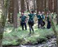 Bild: Susanne Forster
Im Naaber Wald trainieren die Bärnauer Bogenschützen im 3 D-Parcours. Dabei zielen sie auf Tierfiguren, wie Bären, Dinosaurier, Drachen, Geparden oder Clownfische. Was einfach aussieht erfordert höchste Konzentration.