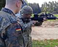 Bild: R. Kreuzer
Im Stehen und in Pirschhaltung mussten die Reservisten ihre Schüsse abgeben.
