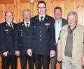 Bild: sche
Mit ein bisschen Wehmut gibt Armin Daubenmerkl (Mitte) sein Amt als Kommandant der Feuerwehr Freudenberg-Wutschdorf ab.. Beim Abschied waren (von links) der bisherige Kreisbrandinspektor Hubert Blödt und Kreisbrandrat Fredi Weiß sowie (von rechts) Altbürgermeister Norbert Probst und Bürgermeister Alwin Märkl dabei..