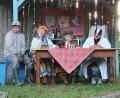 Bild: Lowak
Der Maulwurf (Karlheinz Budnik), Frau Wondrschek (Renate Schönberger), die Bisamratte (Hannes Rupprecht) und Herr Jockl, der Dachs, (Gerald Wildgans, von links) schmieden Pläne, wie sie das Krötenmädchen Frederike aus dem Verlies befreien können.