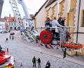 Bild: Peter Ringeisen/exb
Die Drehleiter der Feuerwehr ermöglichte einen ganz anderen Blick auf die Decker-Schulen und den Schrannenplatz.