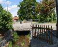 Bild: bej
Die Pointbachbrücke in Muschenried wird erneuert. Das relativ kleine Bauwerk kostet den Landkreis rund 600 000 Euro.