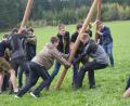 Bild: fvo
Maibaumaufstellen in Oberbernrieth - die starken Männer der Feuerwehr legen sich mächtig ins Zeug