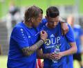 Bild: A. Schwarzmeier
Trainer Andreas Scheler (links) und Stürmer Josef Rodler vom Bayernliga-Aufsteiger SpVgg SV Weiden dürfen sich in der neuen Saison auf sechs Oberpfalz-Derbys freuen.
