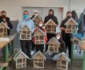 Bild: Daniel Hagn/exb
Schüler haben Insektenhotels gebaut, um mit dem Verkaufserlös die Amberger Tafel zu unterstützen.