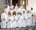 Bild: Stefan Köstler/exb
Neun Kinder aus der Pfarrei Griesbach und sechs Kinder aus der Pfarrei Großkonreuth feierten in der Pfarrkirche Großkonreuth gemeinsam Erstkommunion.