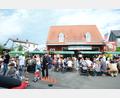 Bild: kki
Die Bänke auf dem Festplatz vor dem Feuerwehrhaus waren voll besetzt.