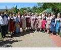 Bild: jr
Im Naturerlebnisgarten in Waldsassen wurden neun künftige Fachkräfte für Ernährung und Haushaltsführung verabschiedete. Das Bild zeigt die Absolventinnen der Landwirtschaftsschule Tirschenreuth mit den Ehrengästen.
