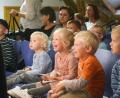 Bild: Gabi Schönberger
Kinderaugen glänzen, wenn Kasperl seine Späße macht. Auch in diesem Sommer gibt es wieder eine Lichtblicke-Tour durch den Landkreis Neustadt/WN.