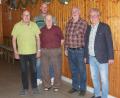 Bild: wro
Bürgermeister Toni Dutz (rechts) übernahm das Amt des Kassenprüfers. Den ESC Wiesau leitet Albert Franz (links). Unterstützt wird er von Andreas Loos, Hans Bayer und Georg Saller (von links).