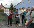 Bild: abu
Stadtführerin Marianne Gottschalk zeigte Bilder des ersten Grafenwöhrer Kindergartens in der Alten Amberger Straße.