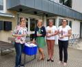 Bild: Frauenbund Herz Jesu/exb
Die Frauenbund-Delegation überbringt ihre Geschenke hier im Caritas-Haus St. Barbara.