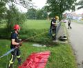 Bild: dob
An der Brücke in Unterlind übten die Teilnehmer des Absturzsicherungslehrgang praktisch.