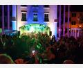 Archivbild: Musikverein Waldsassen/exb
Eine Schlagerparty im Rathaushof in Waldsassen – so wie es sie zuletzt 2019 gab – soll am 2. Juli für Stimmung sorgen.