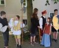 Bild: fz
Sechs der jungen Darsteller spielen bei der Vorstellung des Kinderkonzerts eine Sequenz aus der Goldenen Gans.