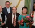 Bild: gf
Karl Biehler, Oberbürgermeister Michael Cerny, Günter Ogrzall, Maria Sperber und Helmut Sperber (von links) rückten beim Festabend besonders in den Blickpunkt beim Skat- und Romméclub.