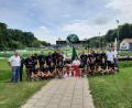 Bild: oe
Der tolle Erfolg der Zweiten DJK-Mannschaft wird mit einem Eintrag ins Goldene Buch der Gemeinde Ammerthal belohnt. Am Tisch Bürgermeister Anton Peter (links) und Vorsitzender Stefan Badura.