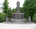 Bild: sh
Das Schnaittenbacher Kriegerdenkmal nach der Versetzung im Jahre 1969 in die Grünanlage an der Dr.-Carl-Eibes-Straße.