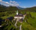 Bild: Peter Kneffel/dpa/Archivbild
Drohnenaufnahme vom Schloss Elmau.