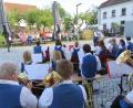 Bild: adj
Mit viel Musik beschenken die Musiker der Jugednblaskapelle die etwa 150 Besucher vor dem Vulkanerlebnis.