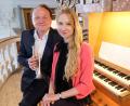 Bild: do
Startrompeter Daniel Schmahl und Konzertorganistin Karolina Juodelytè vor der Steinmeyer-Orgel in der Klosterkirche Speinshart