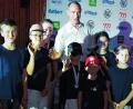 Bild: Schützenjugend Mähring/exb
Die erfolgreichem jungen Mähringer Lichtgewehr-Schützen: (vorne, von links) Ben Kaiser, Julian Weidhas, Amelie Müller, Alexander Müller, Anton Müller, Emma Wagner und Finja Preisinger zusammen mit dem mehrmaligen Biathlon Welt- und Europameister sowie Olympiasieger Frank Ulrich (hinten).
