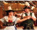 Bild: Tatjana Hummel-Buchta
Der Volks- und Gebirgstrachtenverein "Enzian" ist Gastgeber für das Deutsche Trachtenfest und wird dafür nicht nur die Miesbacher Tracht (Bild) auspacken. Außerdem feiert der Verein sein 100-Jähriges.
