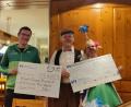 Bild: ASV Schwend/exb
Volleyball-Spartenleiter Martin Schötz (links) übergab einen Spendenscheck über 1600 Euro an die Klinikclowns. Frank Langner (Mitte) alias "Dr Fritzl Fusstaps" legte weitere 500 Euro aus dem Familien- und Freundeskreis drauf. Darüber freute sich auch Klinikclowns-Chefin Trudi, die die Schecks in Empfang nahm.