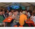Bild: jr
Viel los war am Wochenende beim Dorffest in Groschlattengrün. Am Samstagabend sorgte das Trio „Effi und Konsorten“ für Stimmung im Festzelt.