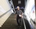 Bild: Gabi Schönberger
Der scheidende VdK-Vorsitzende Josef Rewitzer am Ort seiner größten Enttäuschung. Der Bahnhof Weiden ist auch 16 Jahre nach seinem Antritt nicht barrierefrei.