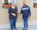 Bild: ld
300 Euro übergab der Vorsitzende des Männergesangvereins "Max Reger", Manuel Strobl, an Jasmin Fütterer.