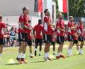 Bild: Sportfoto Zink / Daniel Marr
Es geht wieder los: Manuel Schäffler (ab Zweiter von links) und die Kollegen Christopher Schindler, Florian Hübner, Manuel Wintzheimer und Jan Gyamerah wärmen sich auf.