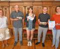 Bild: Thomas Graml, Stadt Amberg/exb
Bei der Preisverleihung Digital-Wettbewerb waren dabei (von links): Heike von Eyb, Mario Lutz, Marie Richter, Lukas Bohra und Julia Schönhärl.