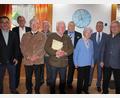 Bild: kro
Langjährige Mitglieder und aktive Sänger zeichnete der MGV Tirschenreuth aus. Im Bild: (von links) Stefan Werner, Wiesauer Sängergruppe, Ditter Bürgermeister Norbert Schuller, Karl Berr, Josef Zahn, Walter Fiedler, Rudi Schmidt, Zenzi Hampl, Bürgermeister Franz Stahl und Alfred Haubner.