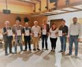 Bild: gz
Im Namen des CSU-Ortsverbands dankt (von rechts) stellvertretender Vorsitzender und Zweiter Bürgermeister Thomas Kleber Johann Grießl für 35 Jahre, Markträtin Agnes Härtl (20), Vorsitzendem Marktrat Wolfgang Voit (10), Ehrenmitglied Albin Kaiser (50), Manfred Balk (20), Michael Reindl (20) und Gregor Härtl für 45 Jahre Treue.