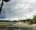 Bildmontage: Natural Energy Solution
Wie in dieser Visualisierung könnte sich die optische Situation des Windparks Silberschlag im Hessenreuther Wald von der Kemnather Straße aus darstellen.