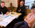 Bild: do
Bürgermeister Alexander Goller, Landrat Andreas Meier und CSU-Ortsvorsitzende Irmi Bauer (von links) informierten in der CSU-Hauptversammlung in Vorbach über aktuelle Entwicklungen.