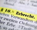 Symbolbild:  kwarner – stock.adobe.com
Wer rechtlich auf der sicheren Seite sein will, sollte ein Testament verfassen.